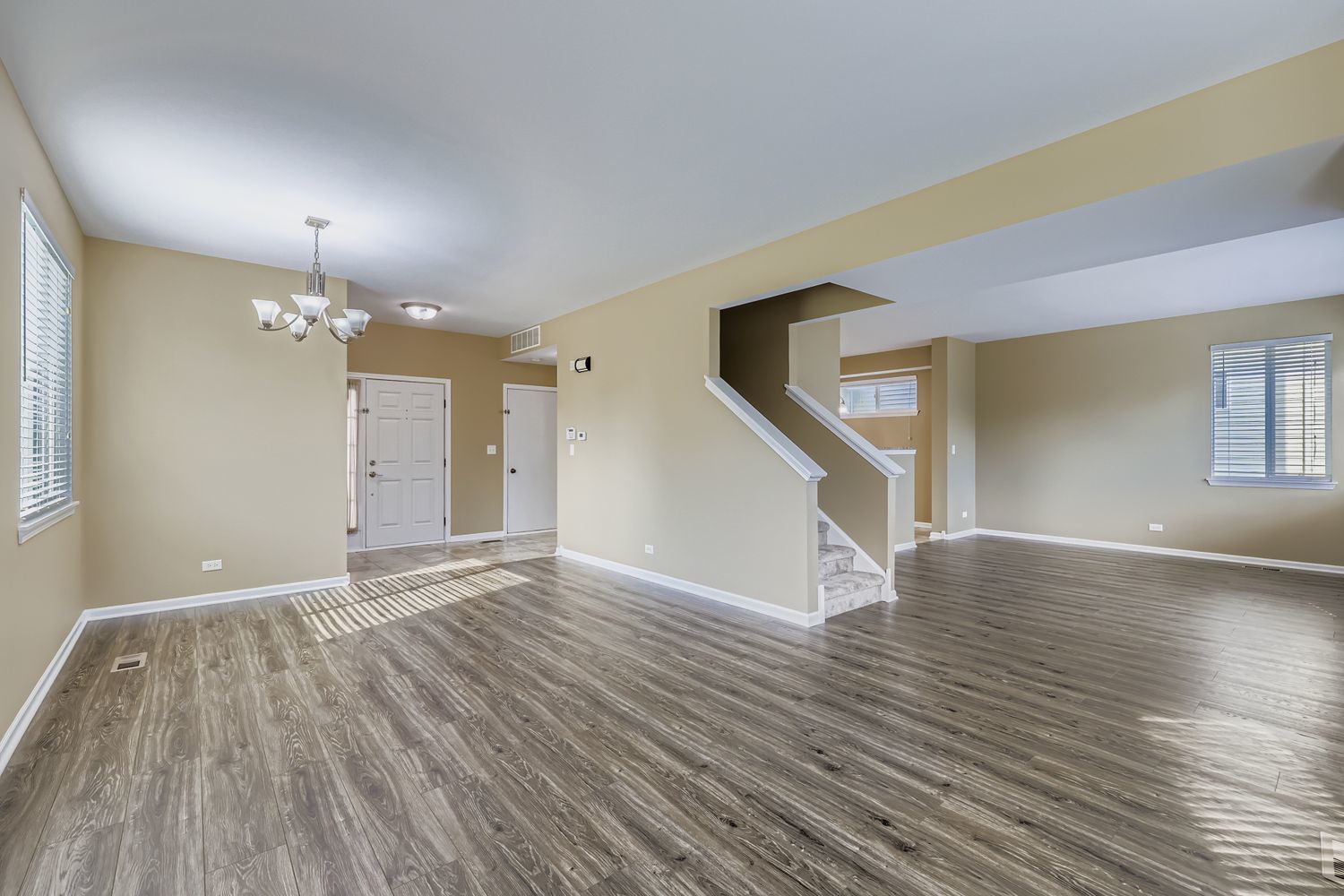 323 W Norwell Lane, Round Lake, IL 60073