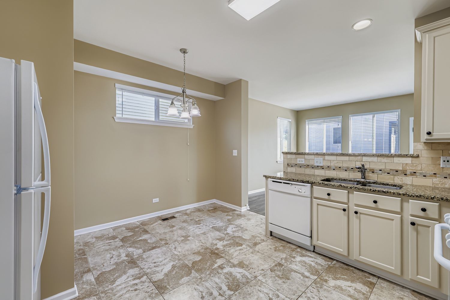 323 W Norwell Lane, Round Lake, IL 60073