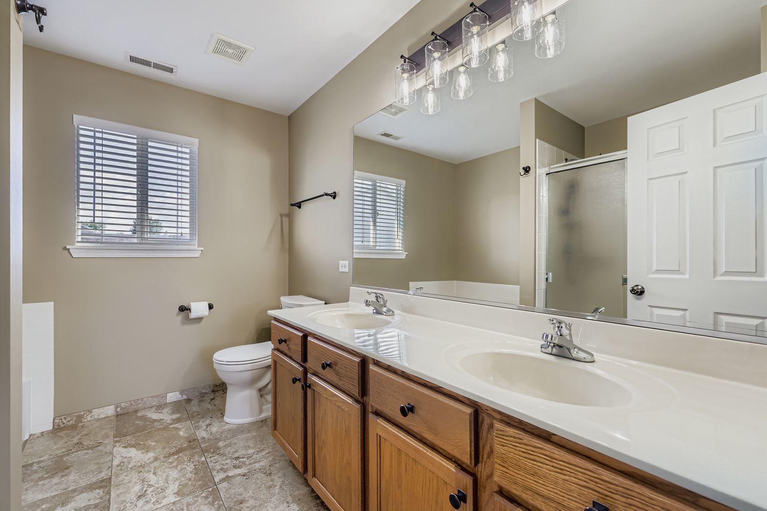 323 W Norwell Lane, Round Lake, IL 60073