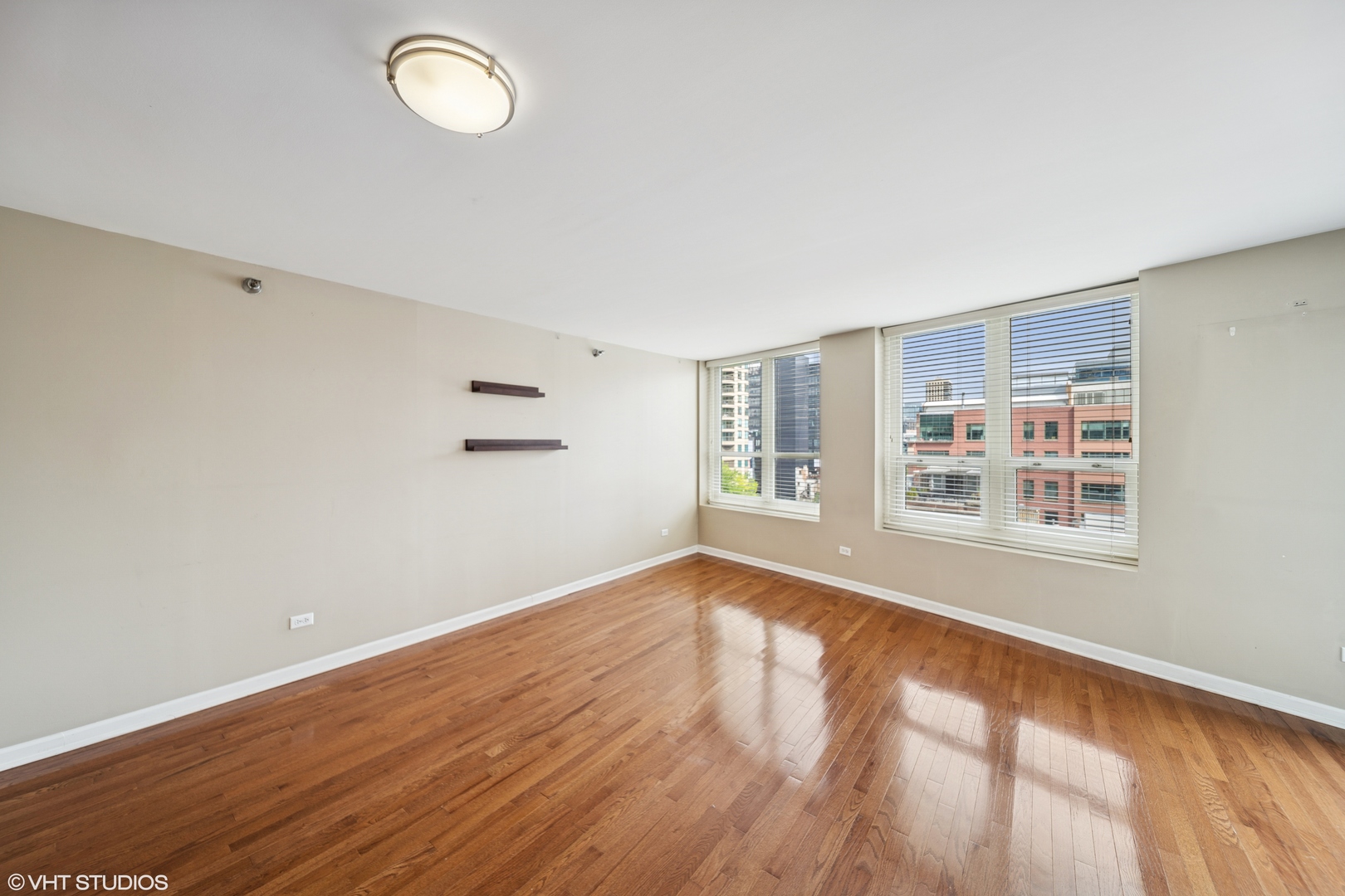 345 N La Salle Drive #702, Chicago, IL 60654