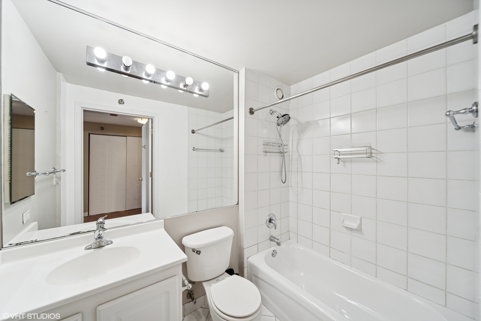 345 N La Salle Drive #702, Chicago, IL 60654