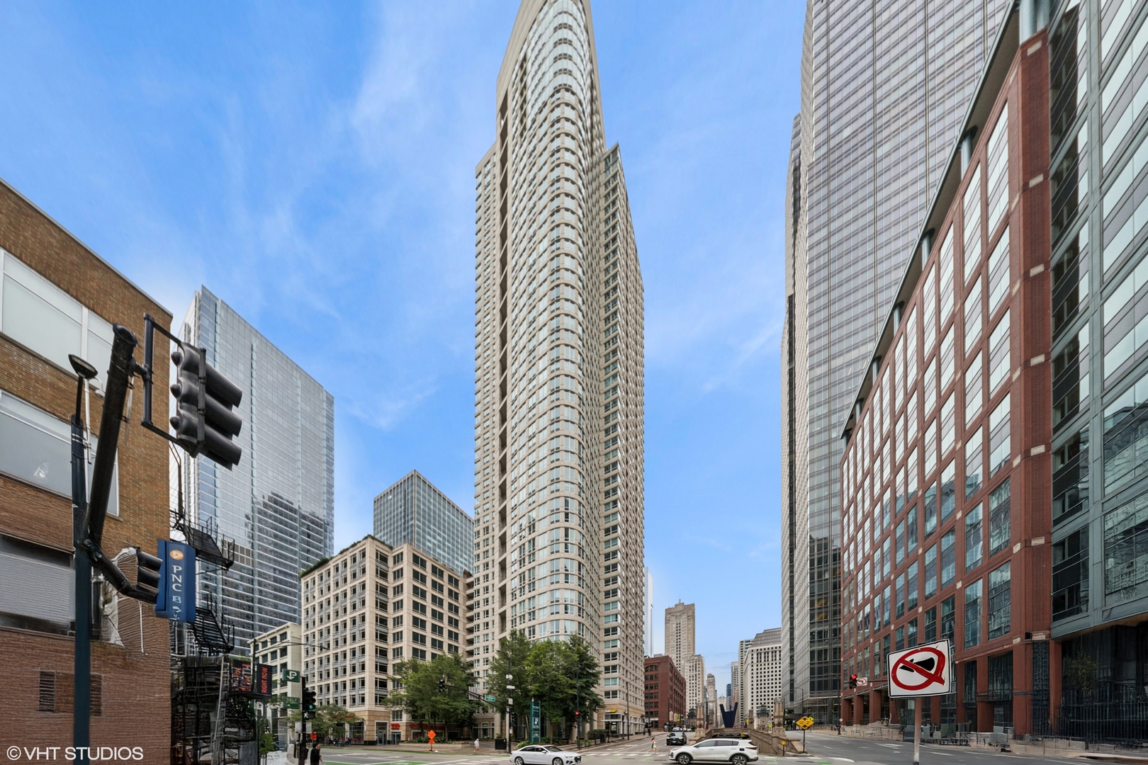 345 N La Salle Drive #702, Chicago, IL 60654