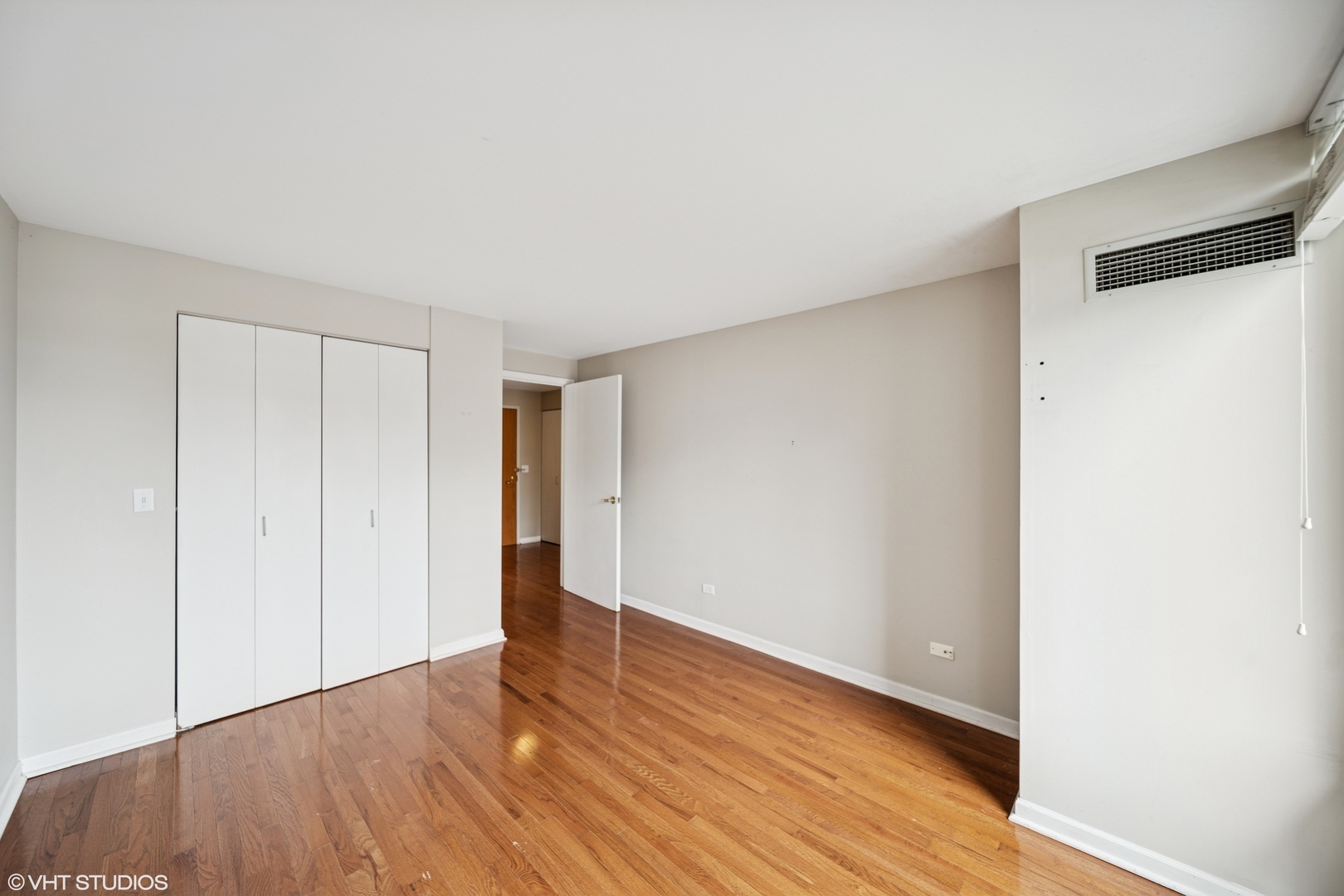345 N La Salle Drive #702, Chicago, IL 60654