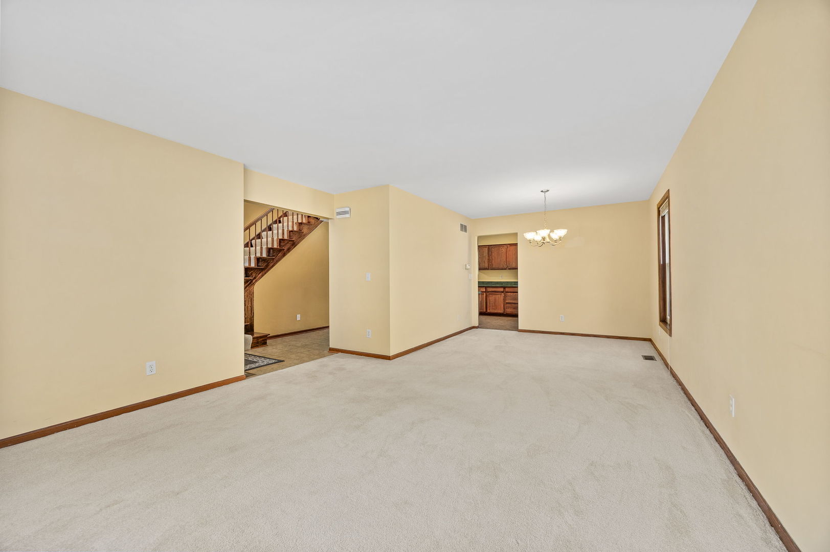 703 Avondale Lane, Aurora, IL 60504