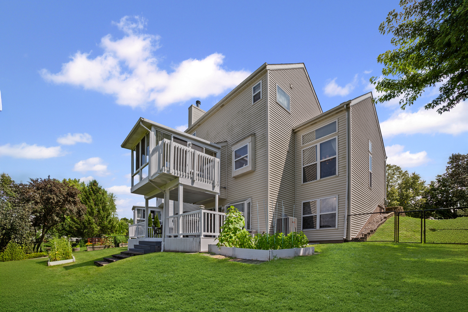 1910 Prairie Path Lane, Carpentersville, IL 60110