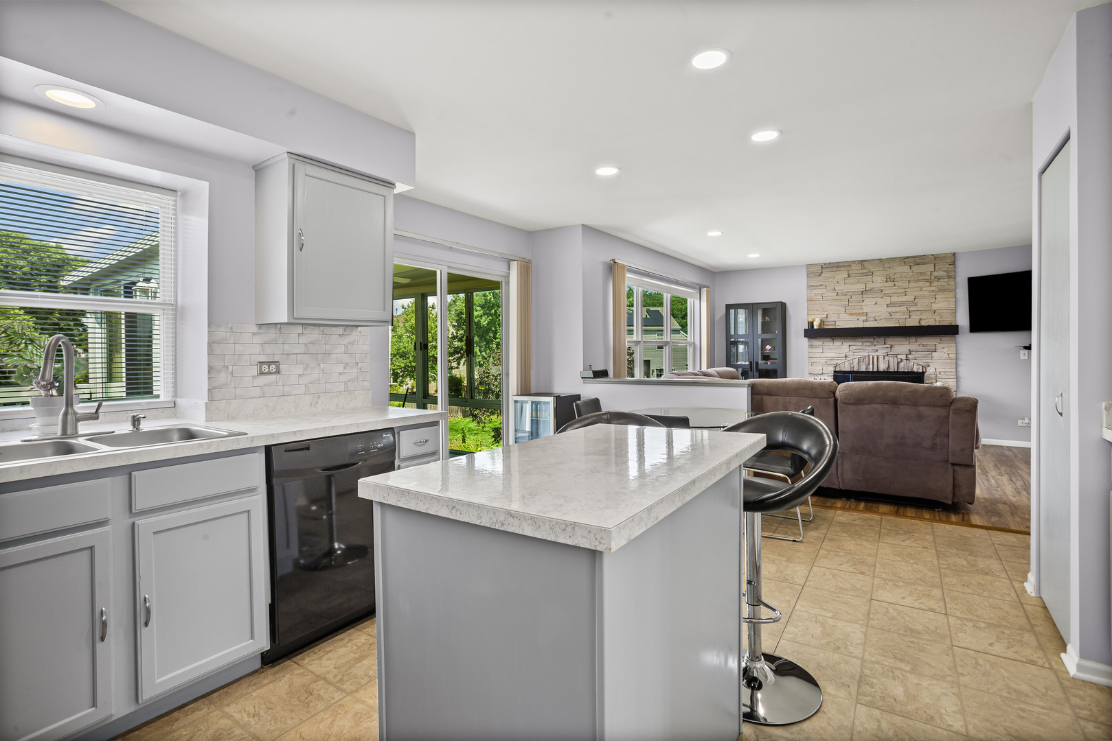 1910 Prairie Path Lane, Carpentersville, IL 60110