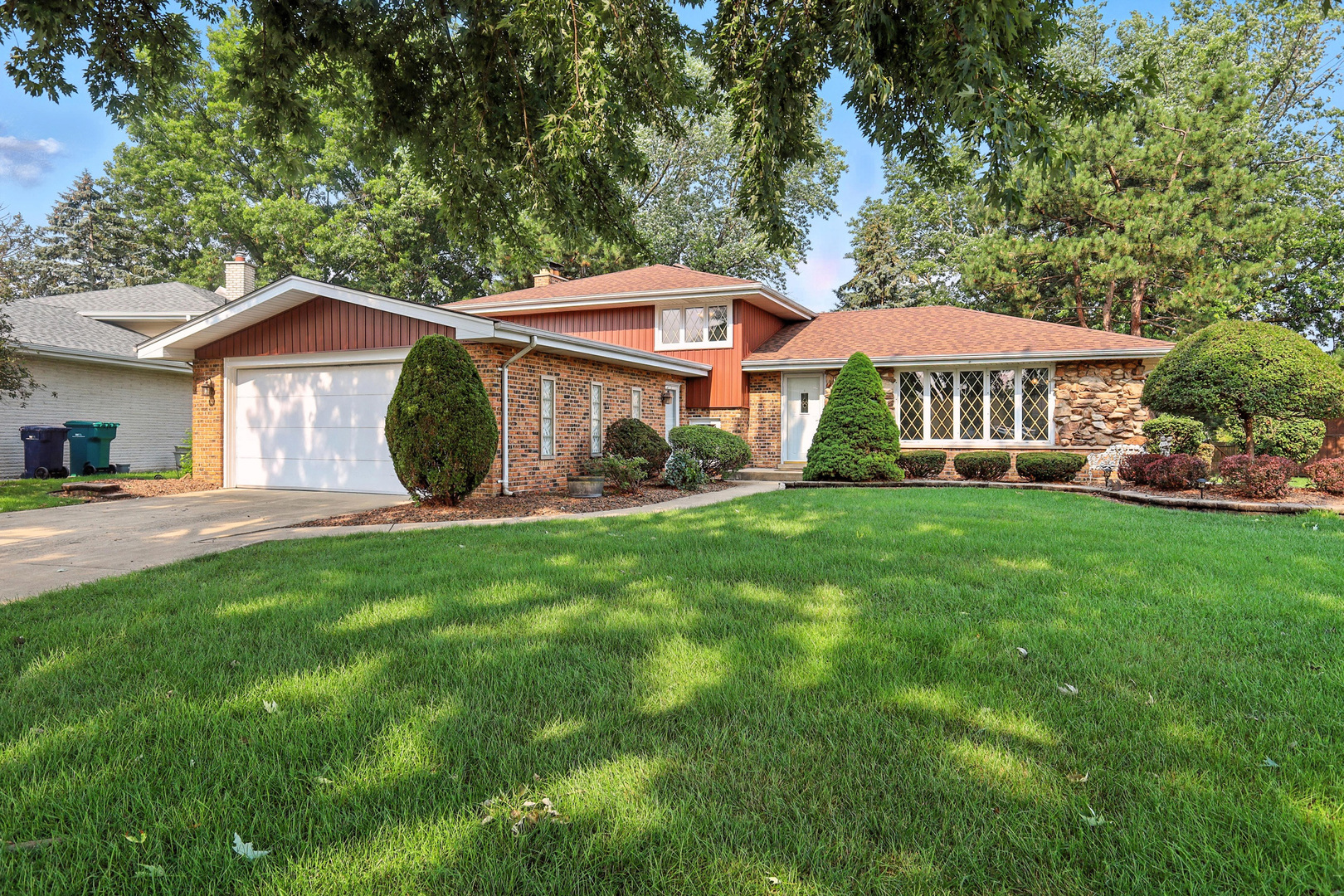 7960 W Ponderosa Court, Orland Park, IL 60462