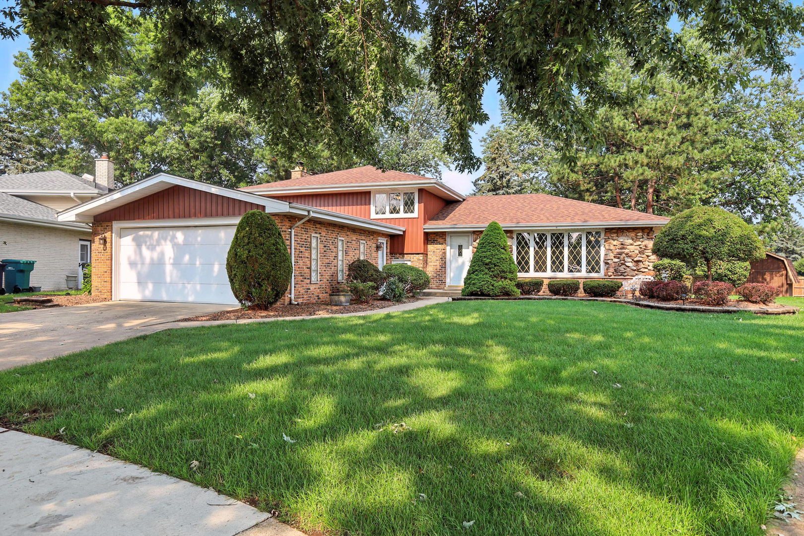 7960 W Ponderosa Court, Orland Park, IL 60462