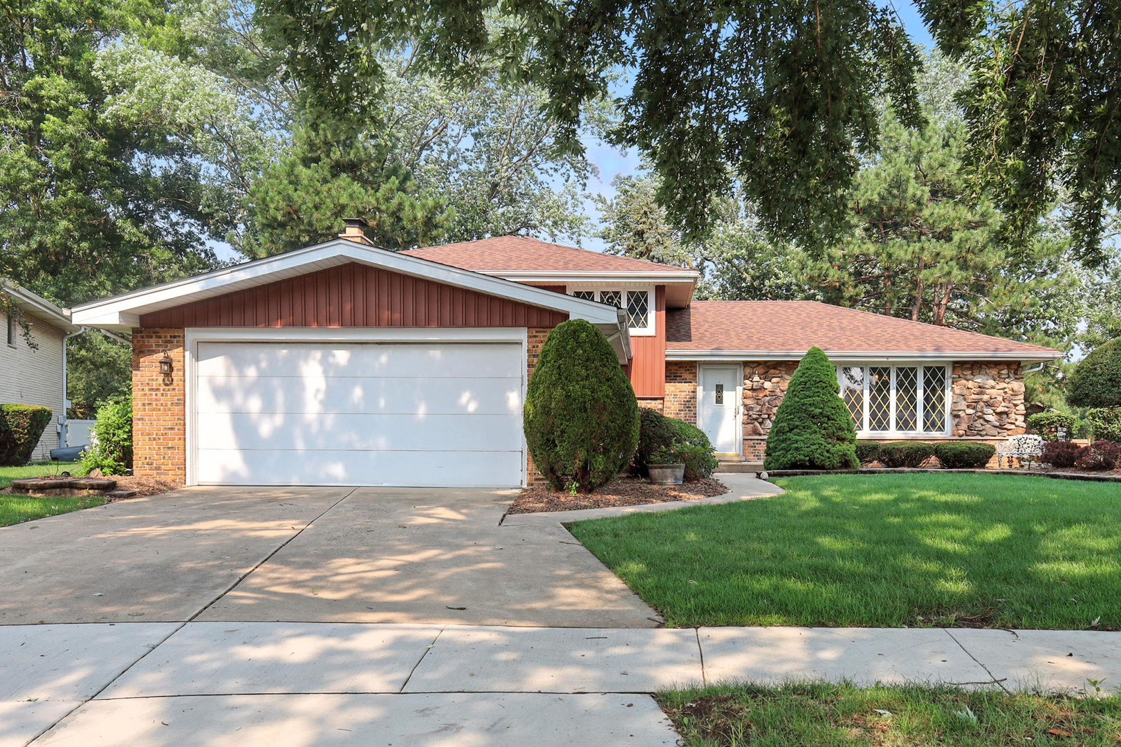 7960 W Ponderosa Court, Orland Park, IL 60462