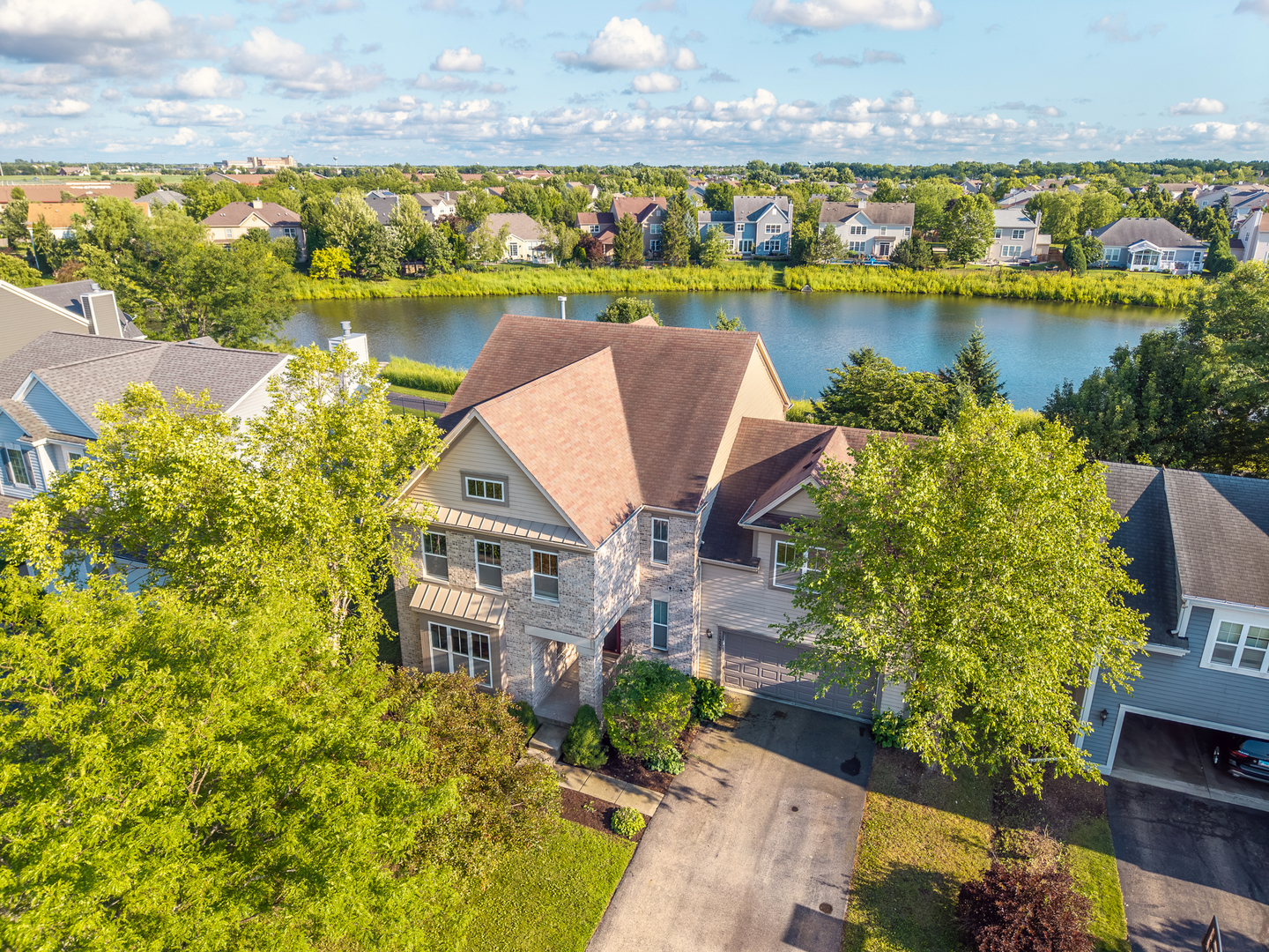 11253 Victoria Lane, Huntley, IL 60142