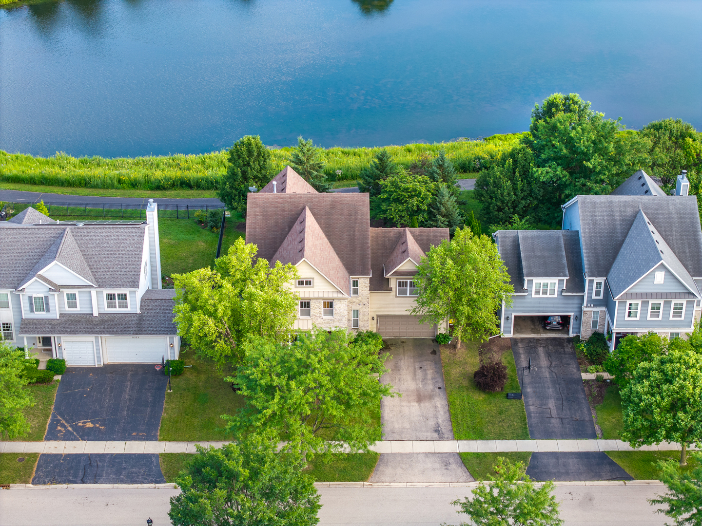 11253 Victoria Lane, Huntley, IL 60142