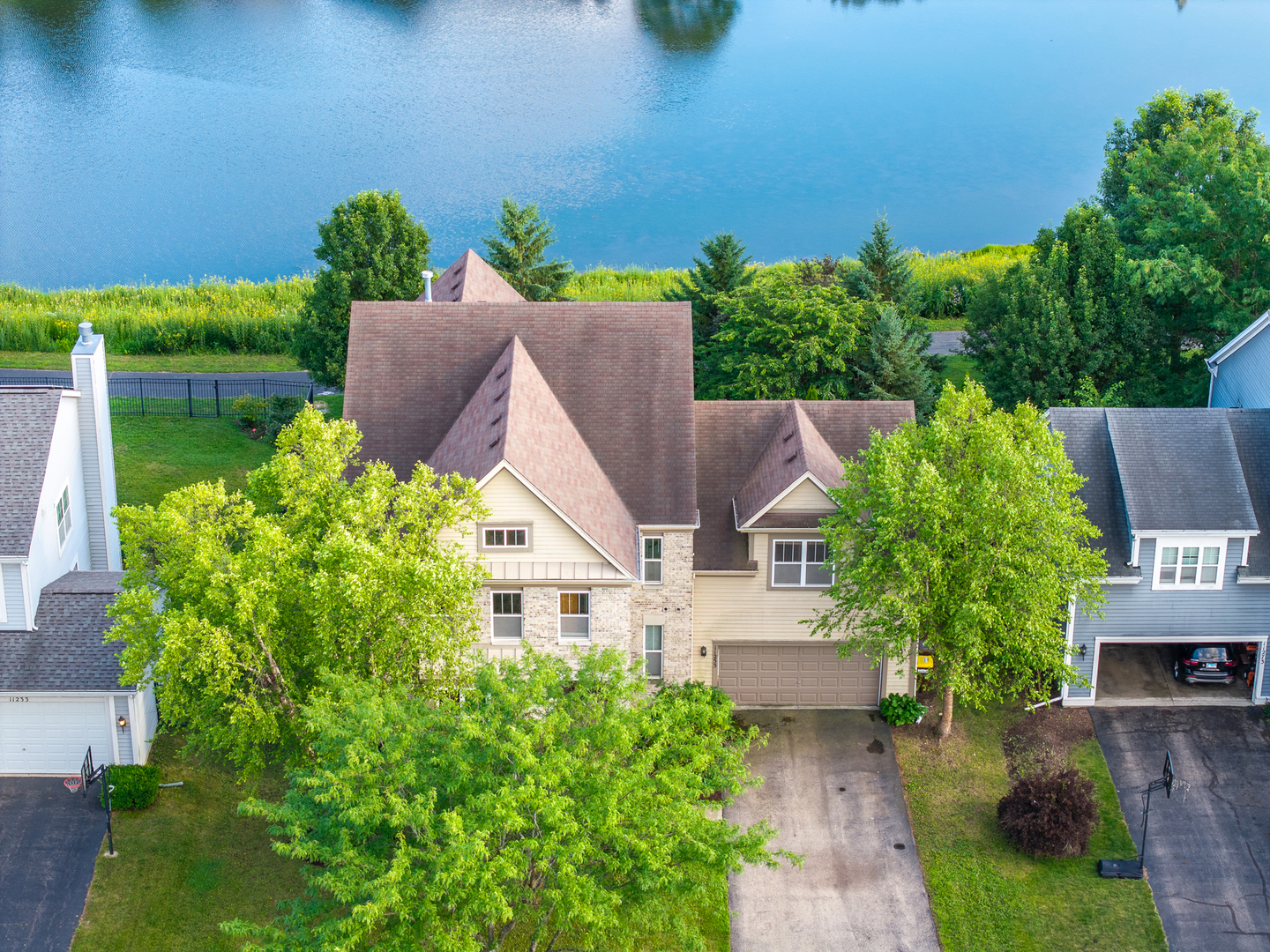 11253 Victoria Lane, Huntley, IL 60142