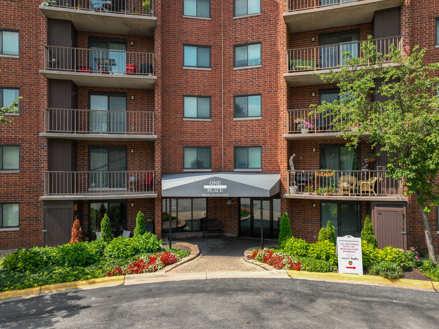 1 Bloomingdale Place #301, Bloomingdale, IL 60108