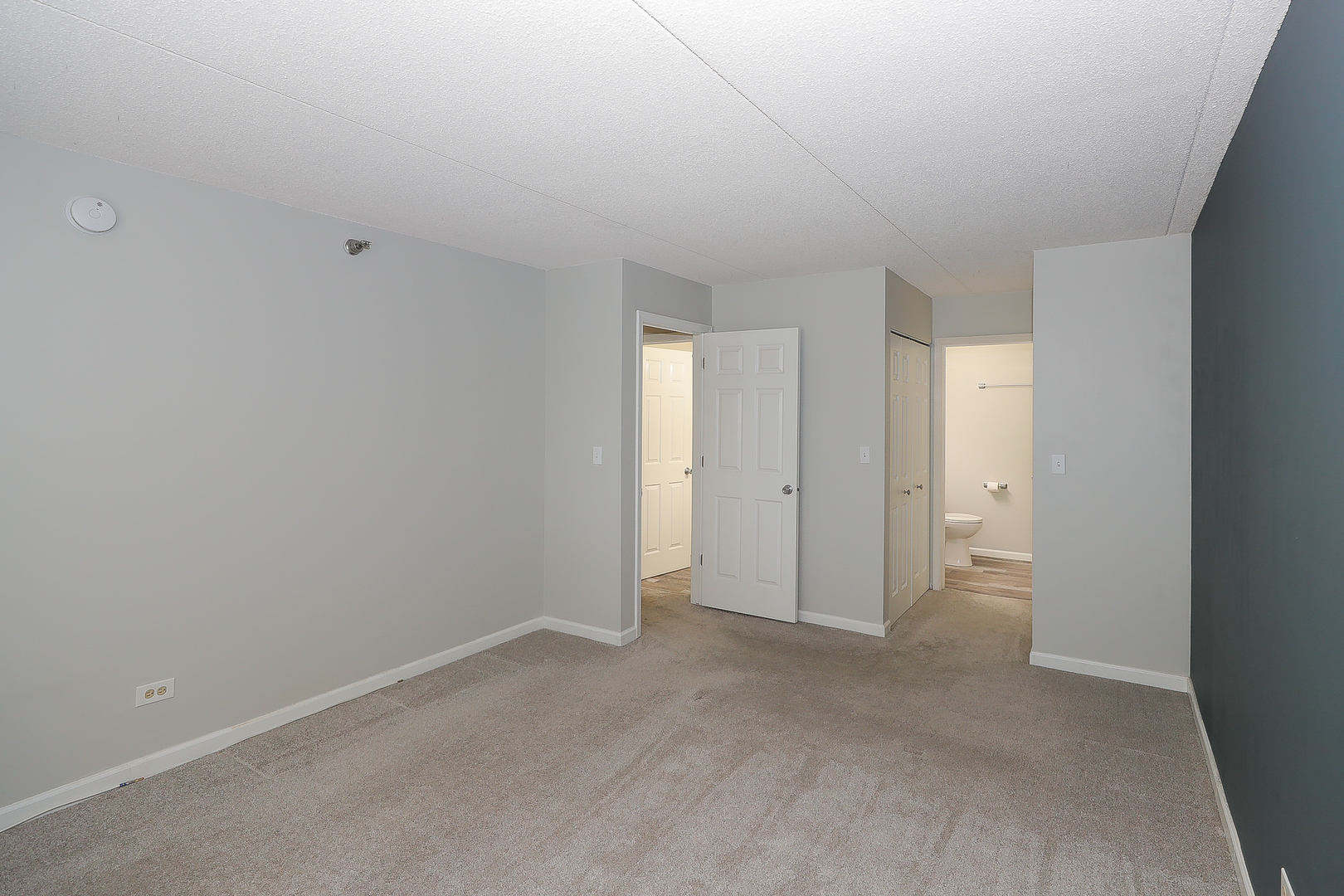 1 Bloomingdale Place #301, Bloomingdale, IL 60108