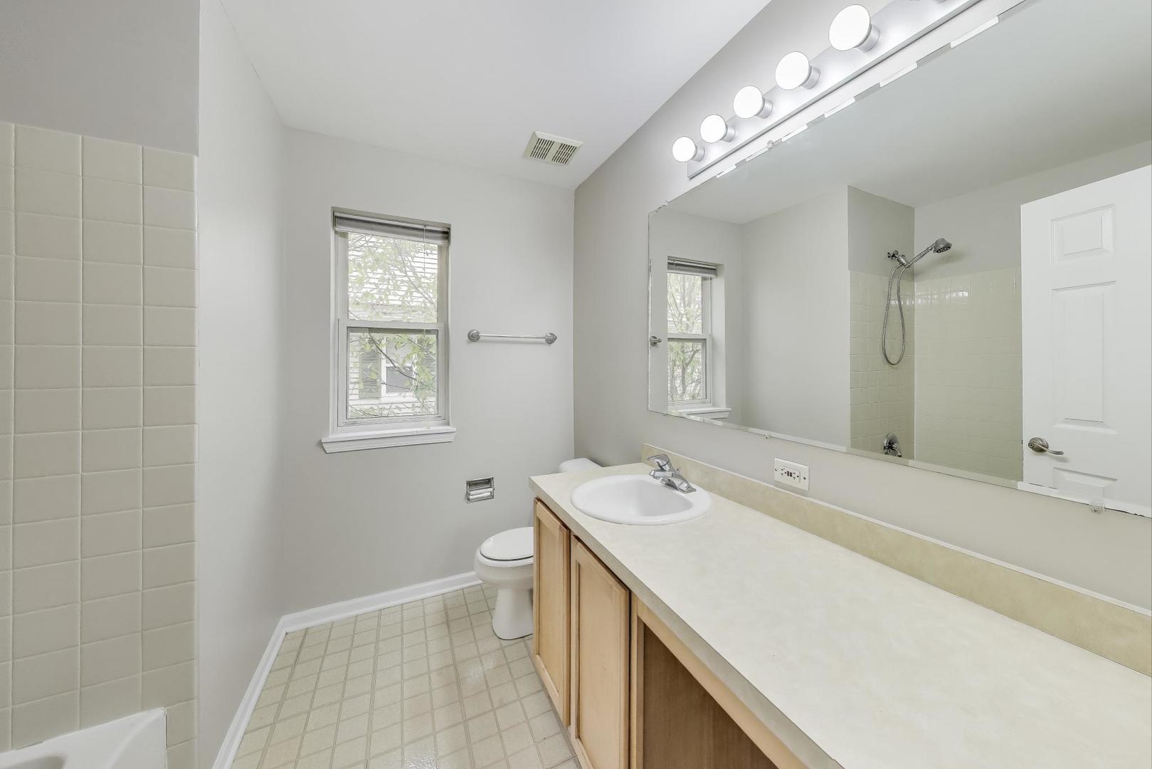 2546 Capitol Avenue, Aurora, IL 60503