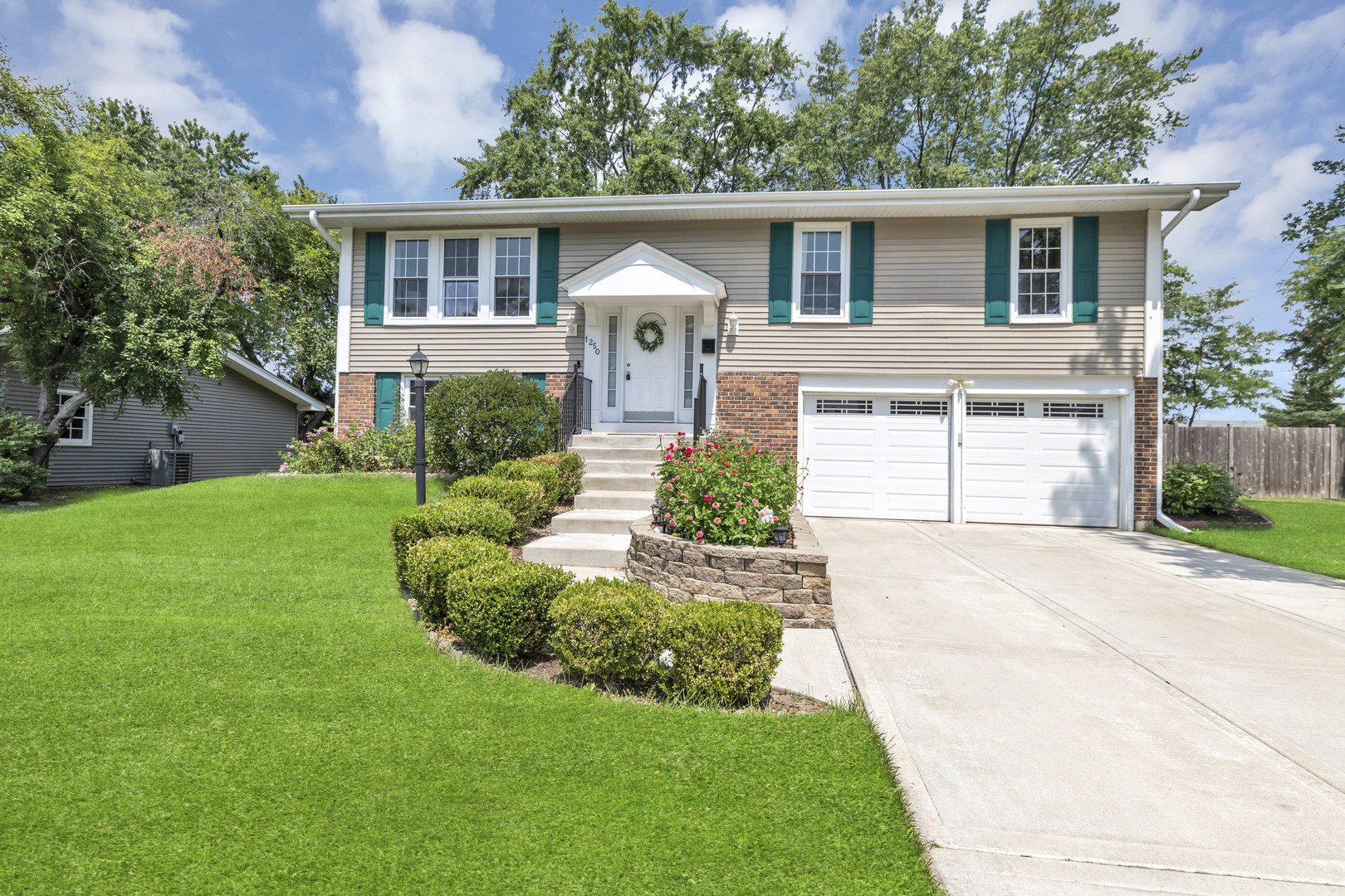 1250 Campbell Lane, Hoffman Estates, IL 60169