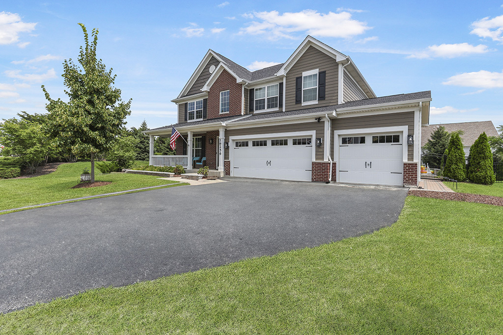 16256 W High Meadow Drive, Lockport, IL 60441