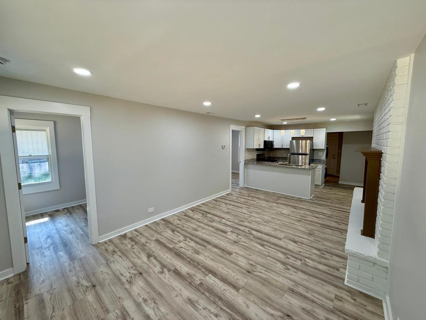 26346 N Walnut Avenue, Mundelein, IL 60060