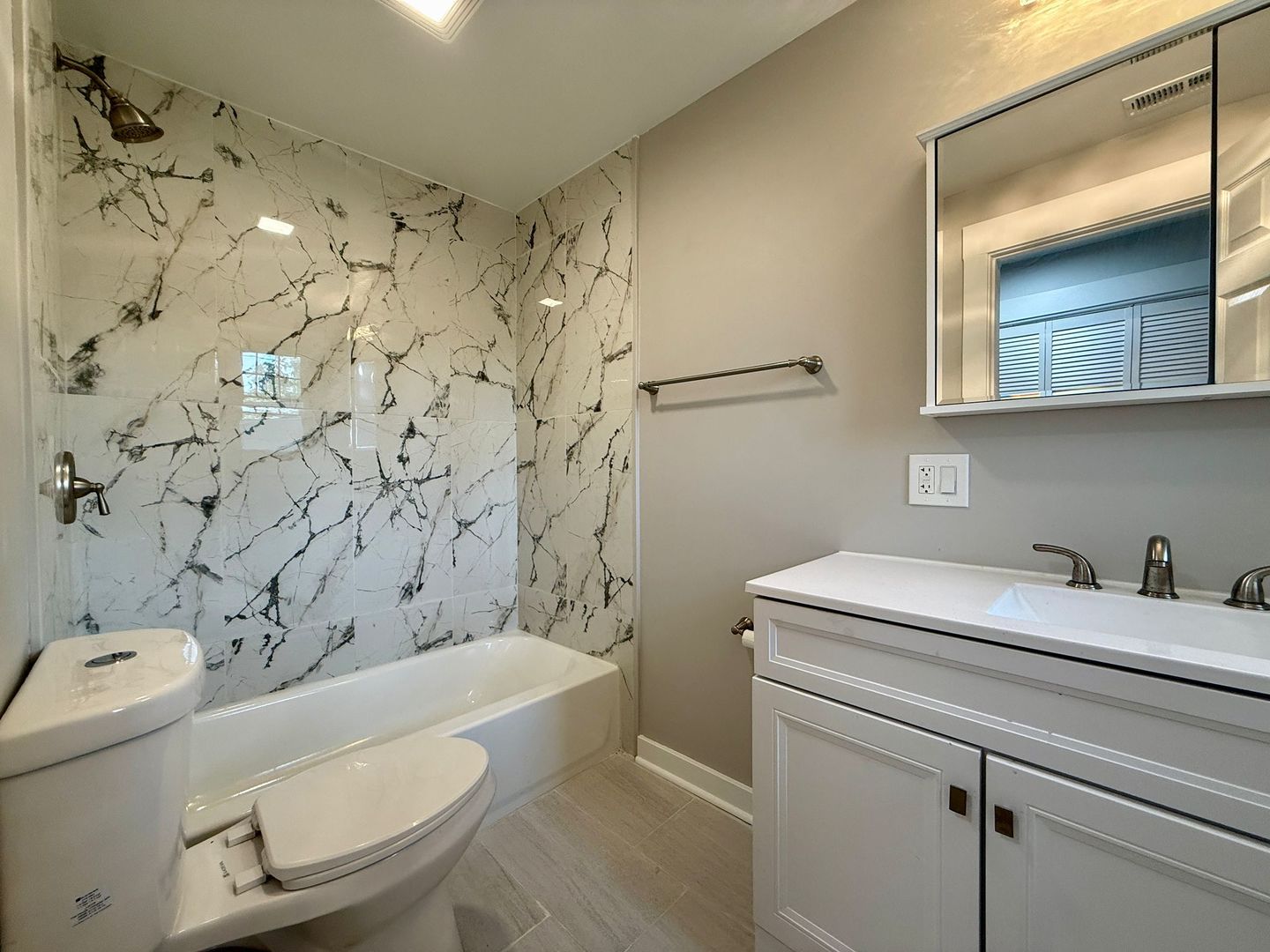26346 N Walnut Avenue, Mundelein, IL 60060