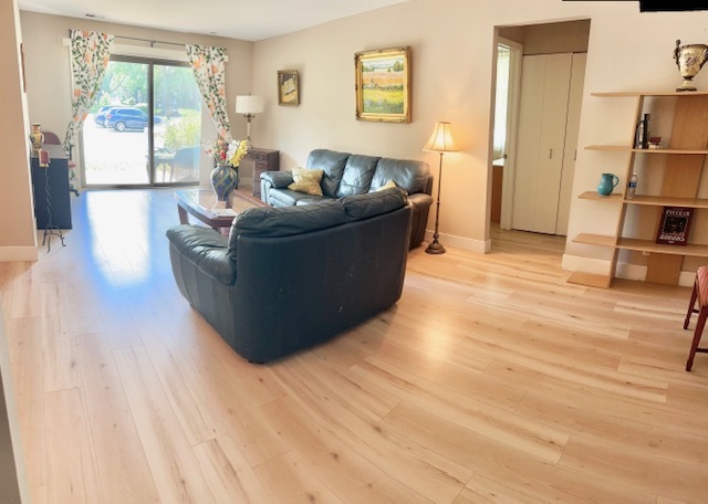 471 Raintree Court #1D, Glen Ellyn, IL 60137