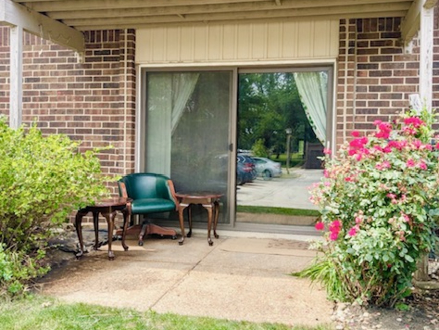 471 Raintree Court #1D, Glen Ellyn, IL 60137