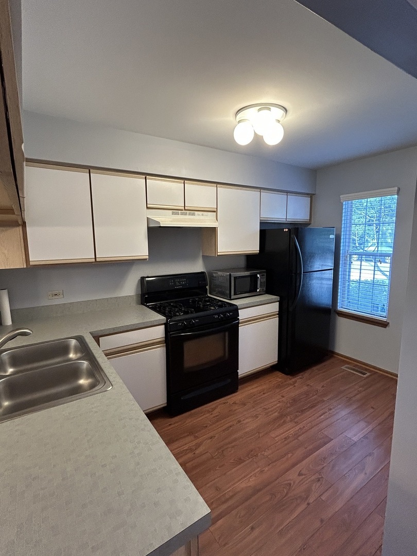 1608 PEBBLE BEACH Circle #1608, Elgin, IL 60123