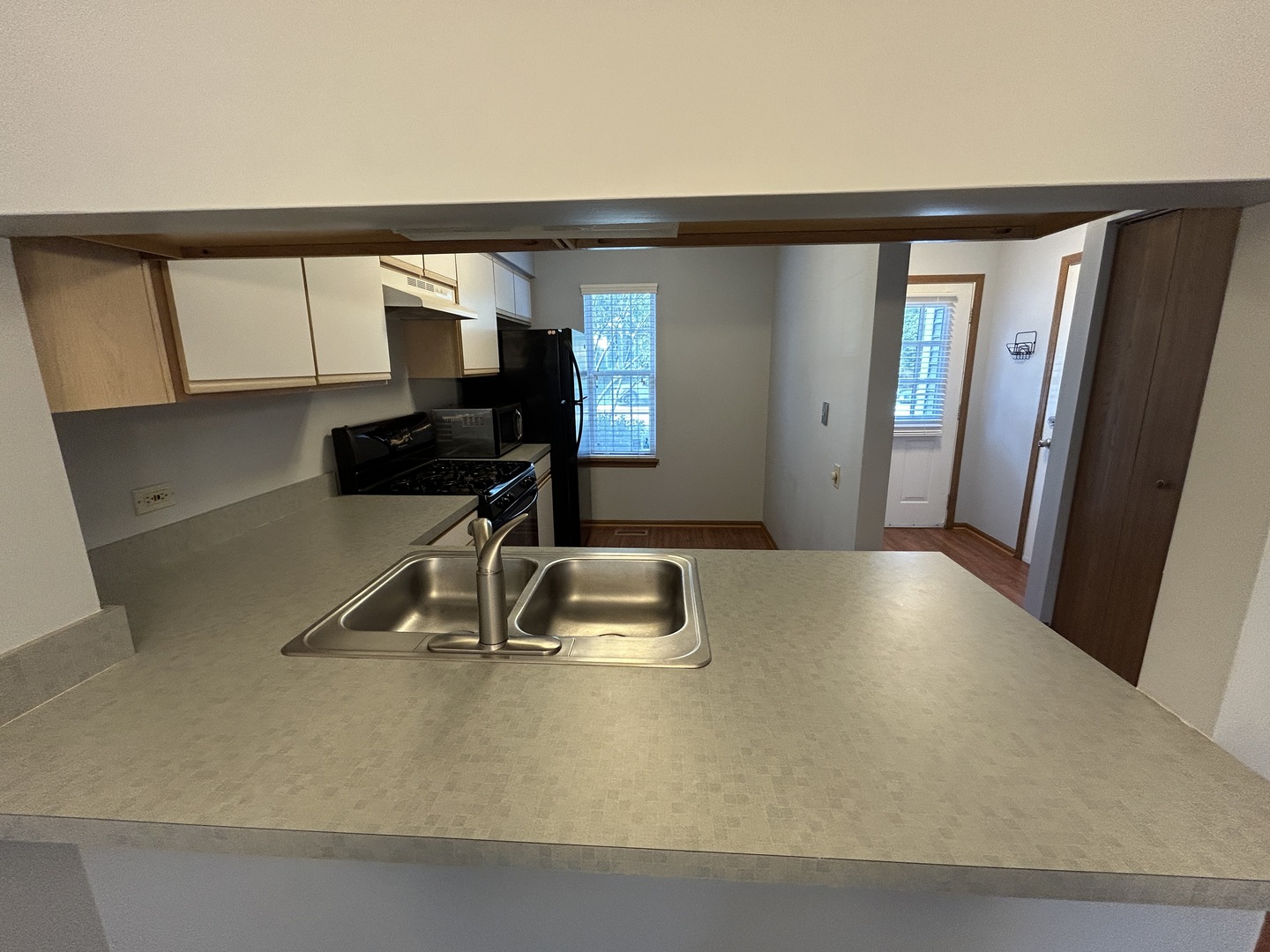 1608 PEBBLE BEACH Circle #1608, Elgin, IL 60123