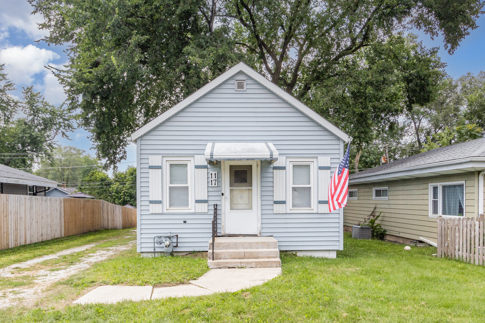 1117 Pleasant Place, Aurora, IL 60505