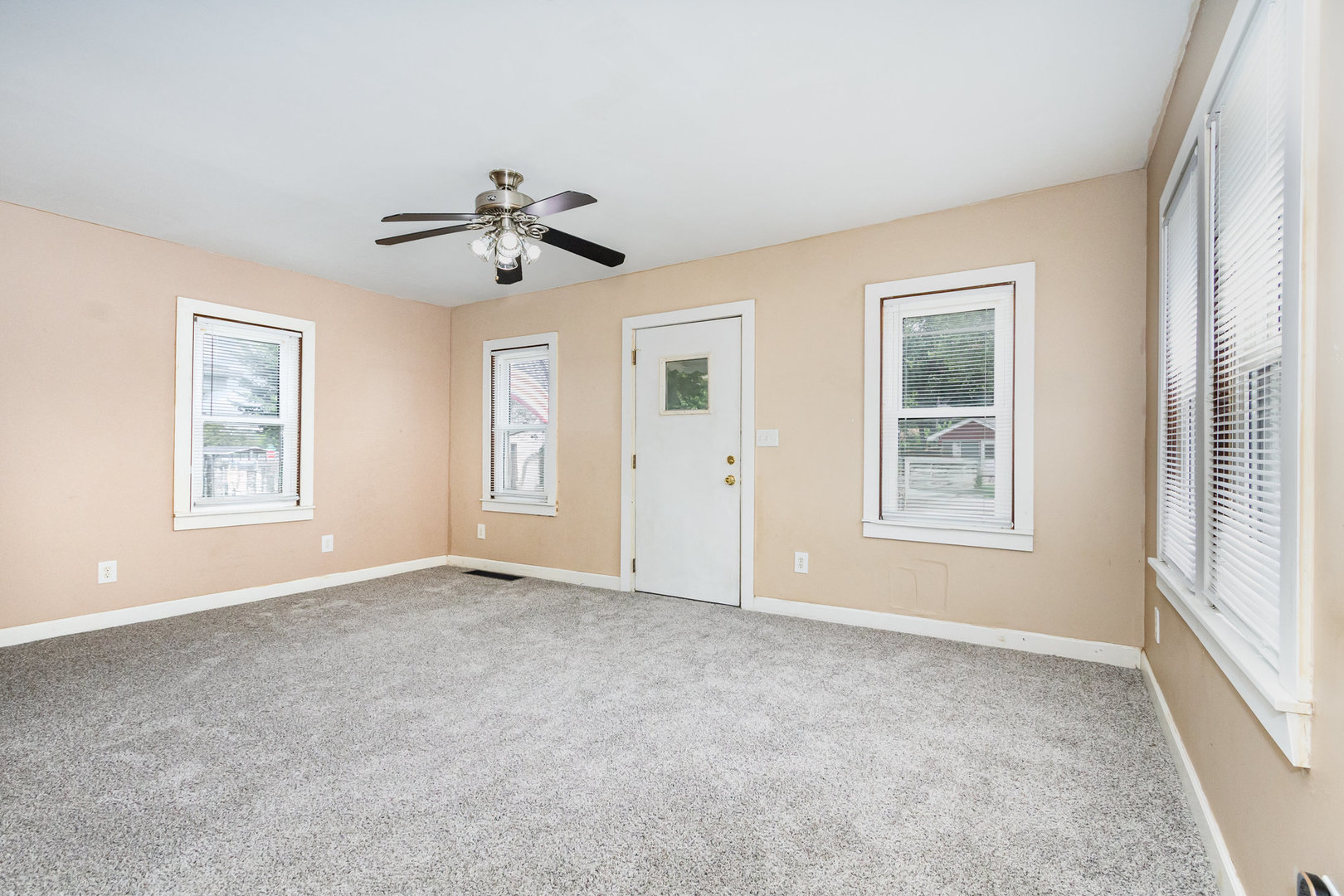 1117 Pleasant Place, Aurora, IL 60505