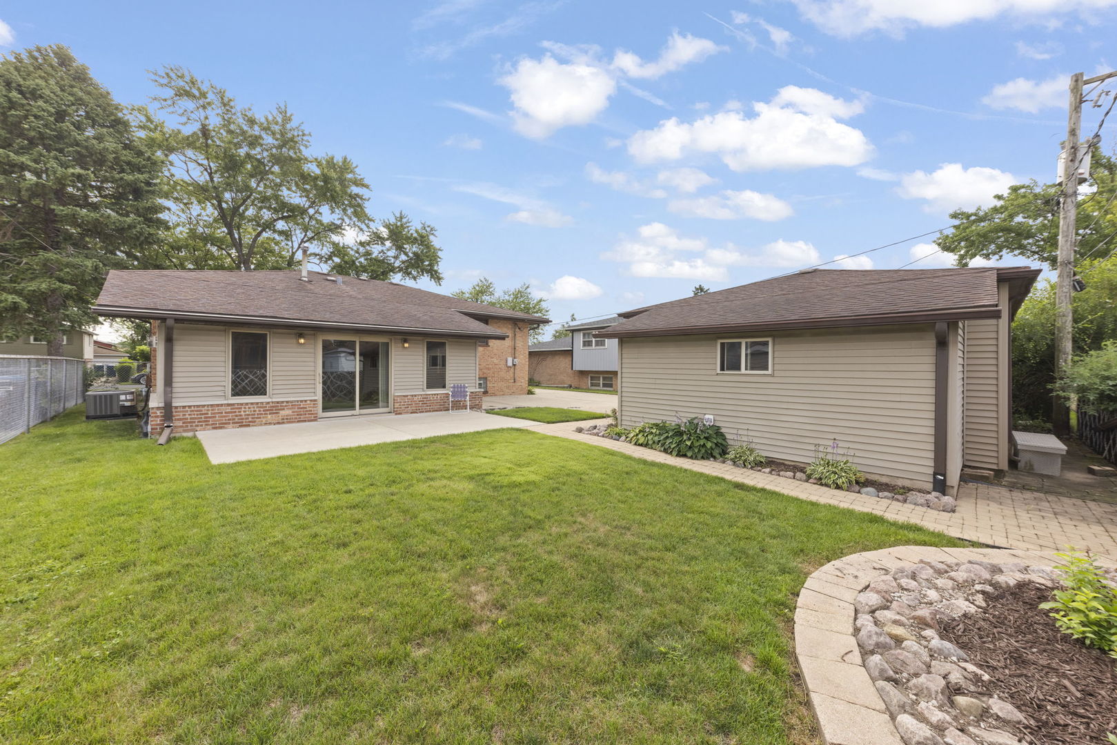 15112 Raday Drive, Midlothian, IL 60445