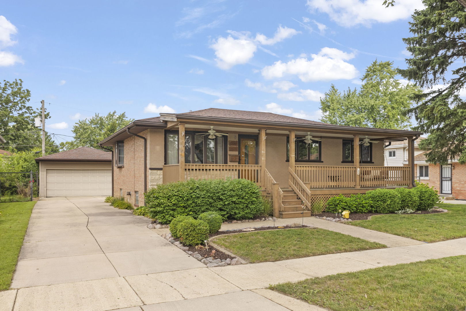 15112 Raday Drive, Midlothian, IL 60445