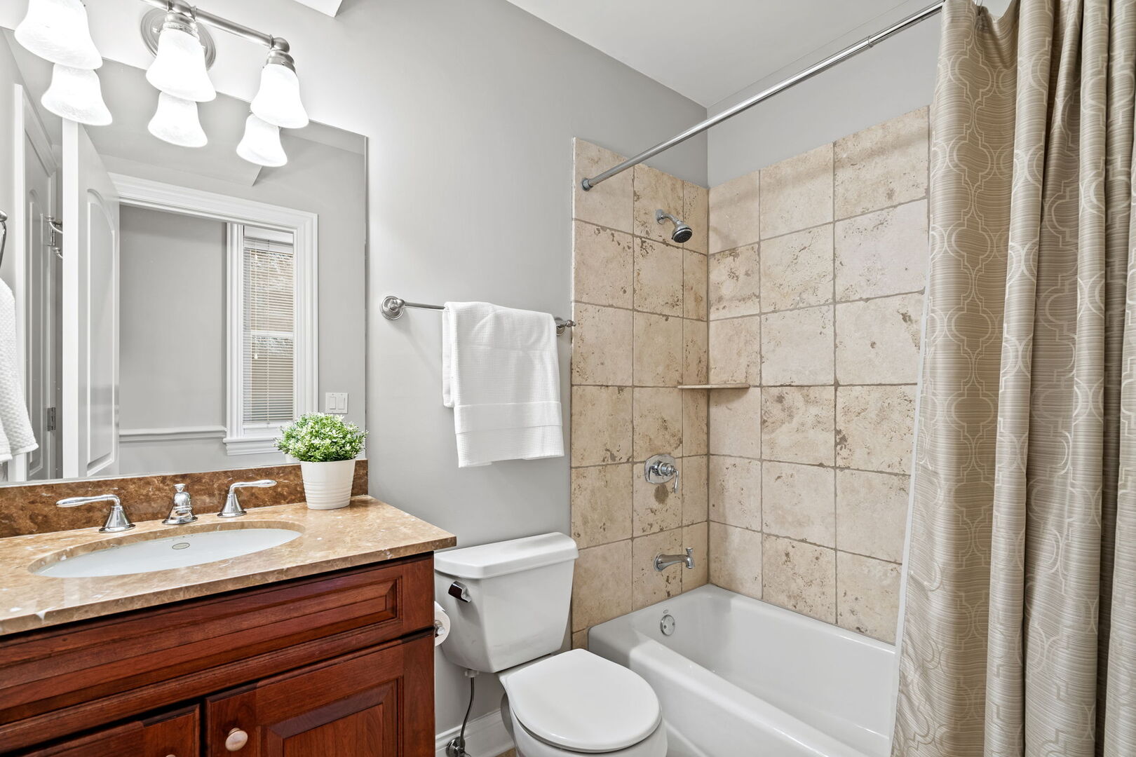 1510 N Cleveland Avenue, Chicago, IL 60610