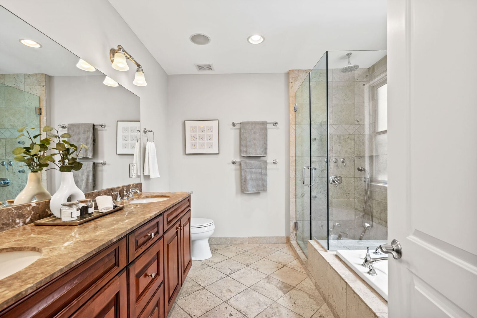 1510 N Cleveland Avenue, Chicago, IL 60610
