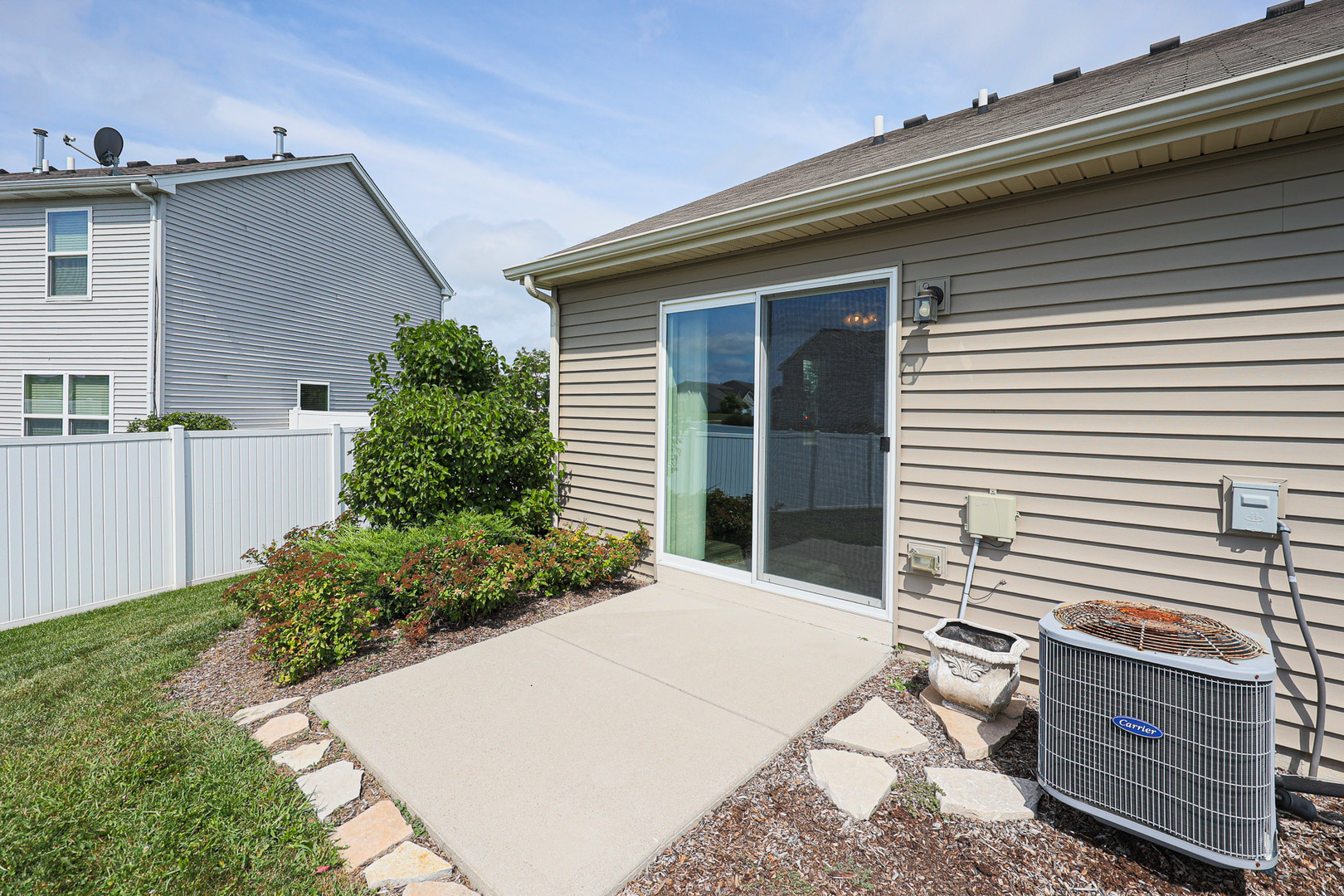 1049 Turin Drive, Hampshire, IL 60140