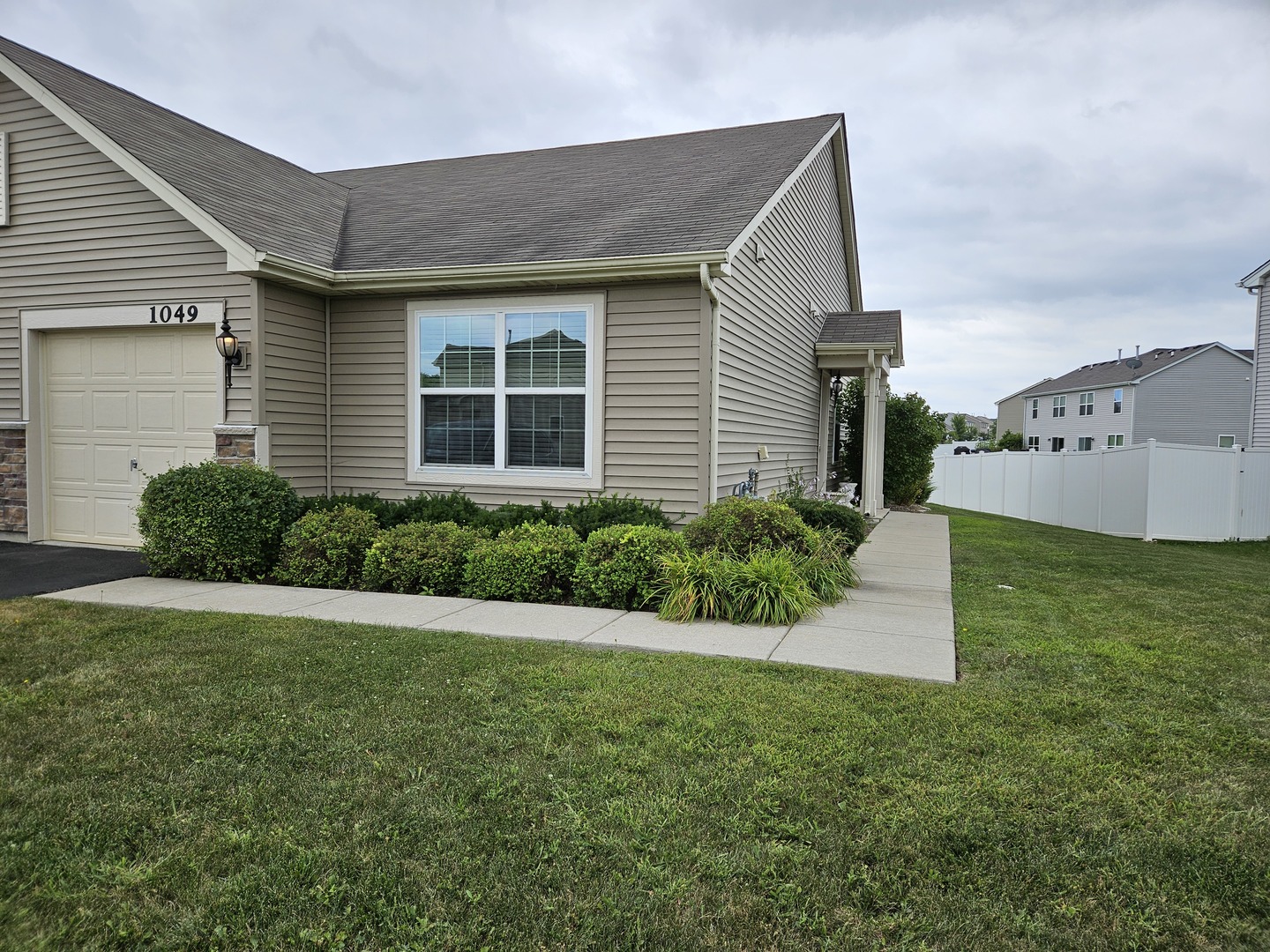 1049 Turin Drive, Hampshire, IL 60140