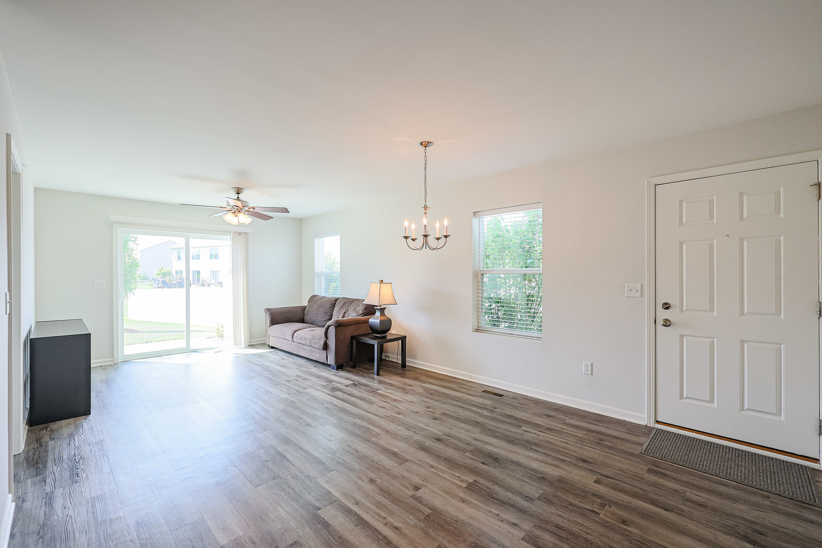 1049 Turin Drive, Hampshire, IL 60140
