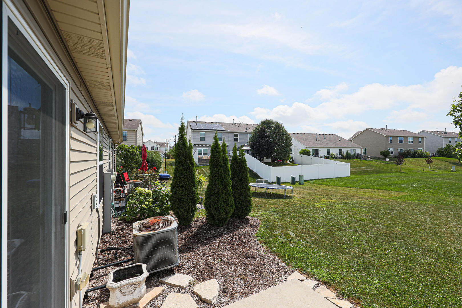1049 Turin Drive, Hampshire, IL 60140