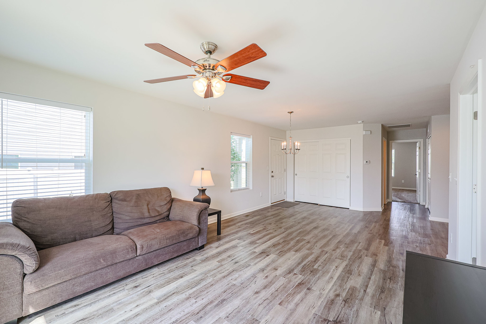 1049 Turin Drive, Hampshire, IL 60140