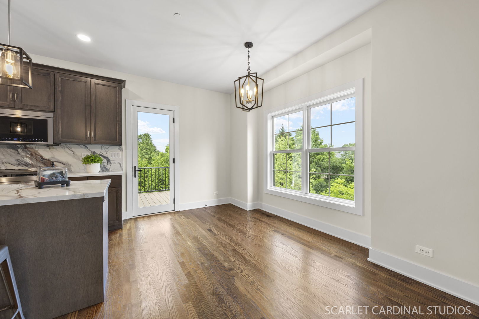 831 Avon Court, Glen Ellyn, IL 60137