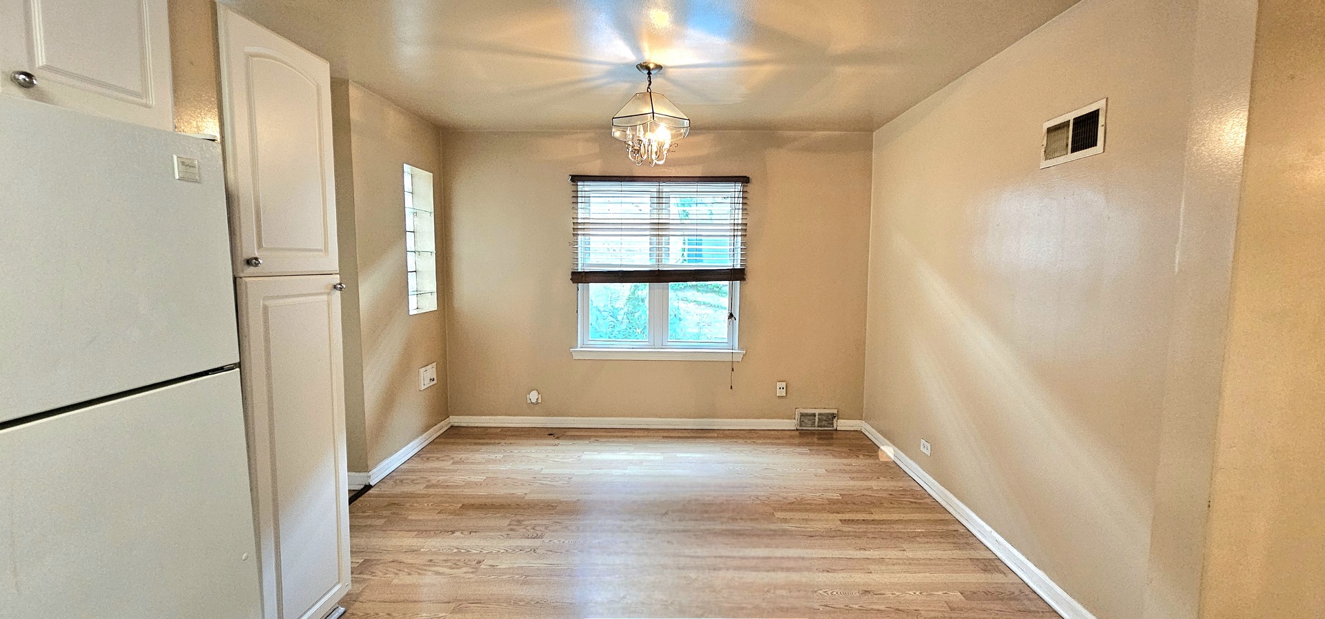 3110 W Jarvis Avenue, Chicago, IL 60645