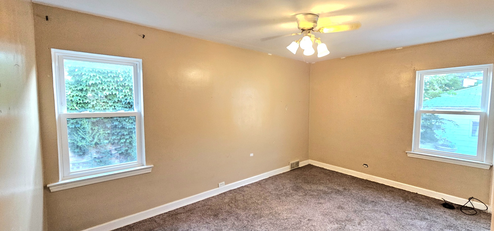 3110 W Jarvis Avenue, Chicago, IL 60645