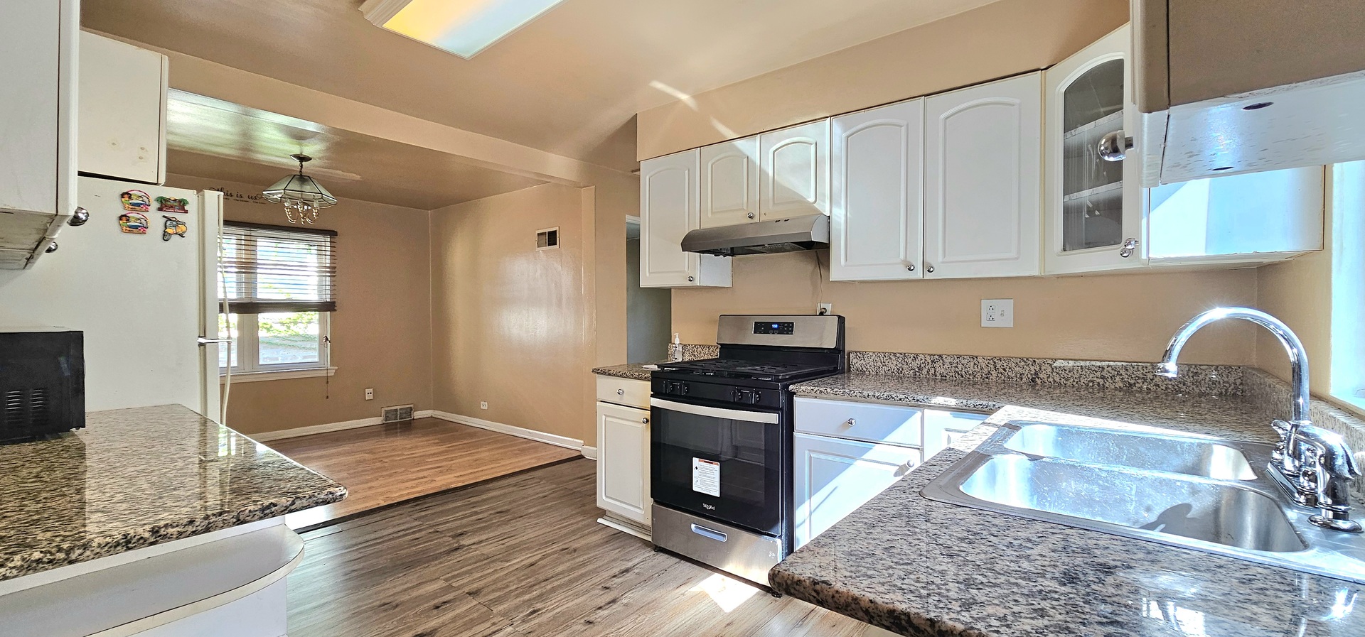 3110 W Jarvis Avenue, Chicago, IL 60645
