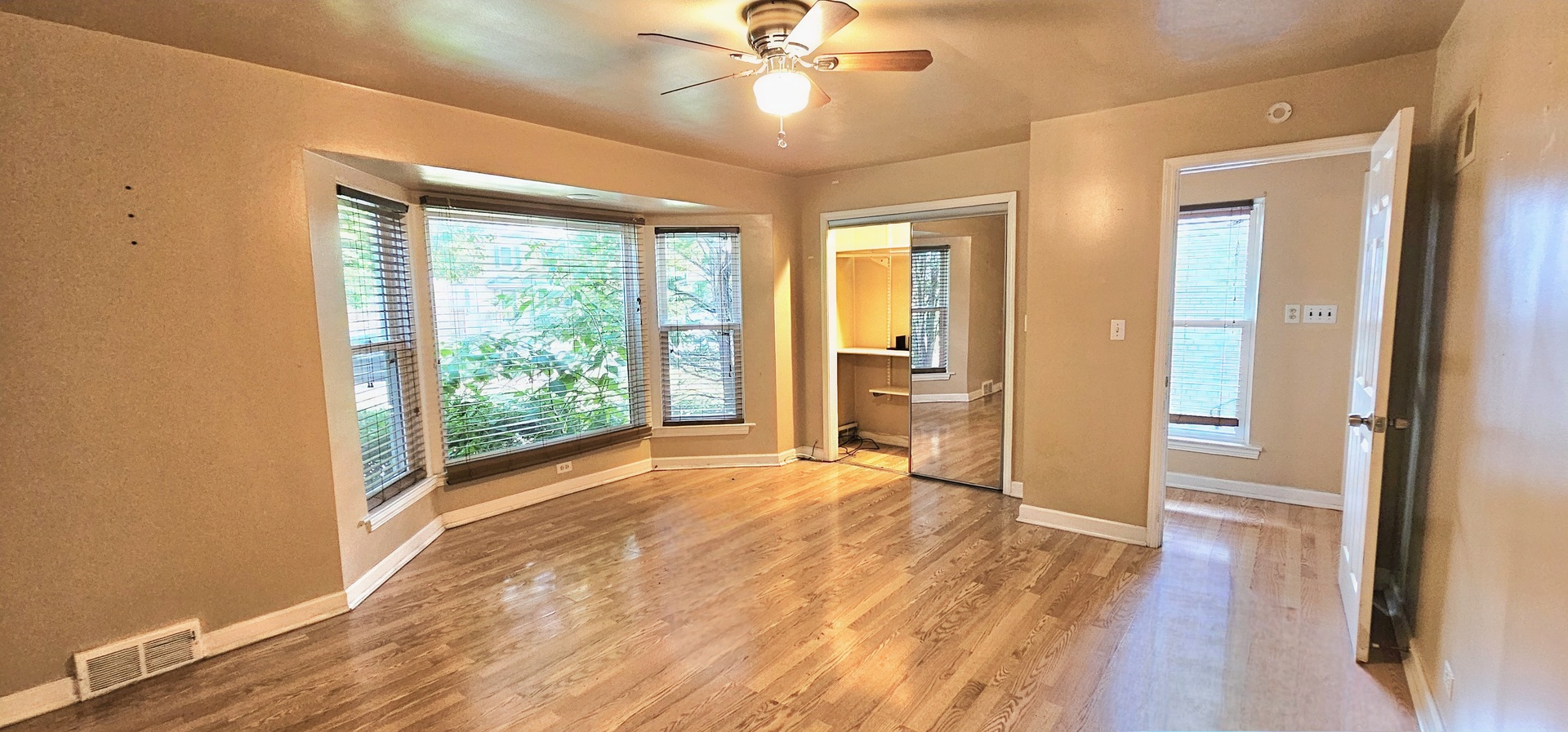 3110 W Jarvis Avenue, Chicago, IL 60645