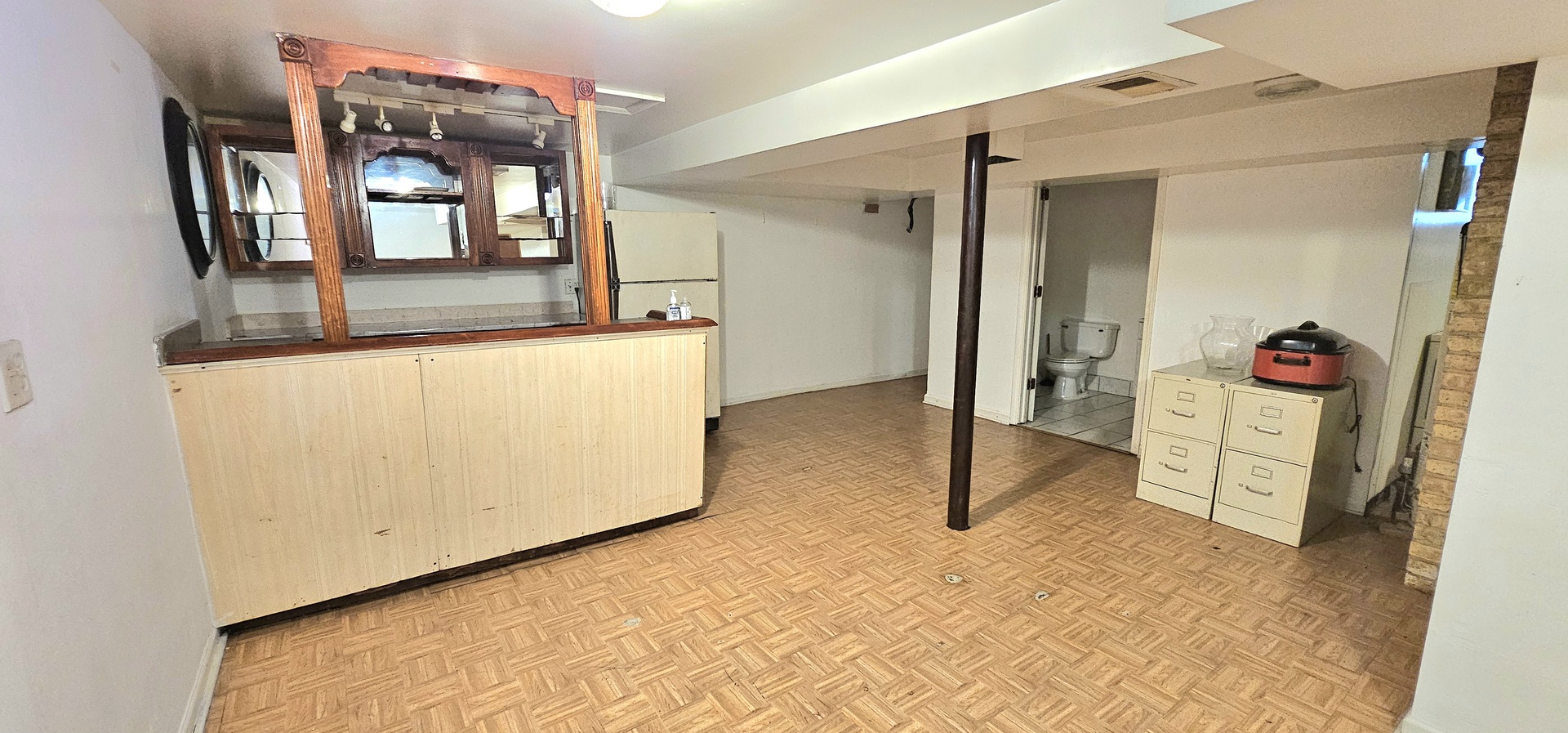 3110 W Jarvis Avenue, Chicago, IL 60645