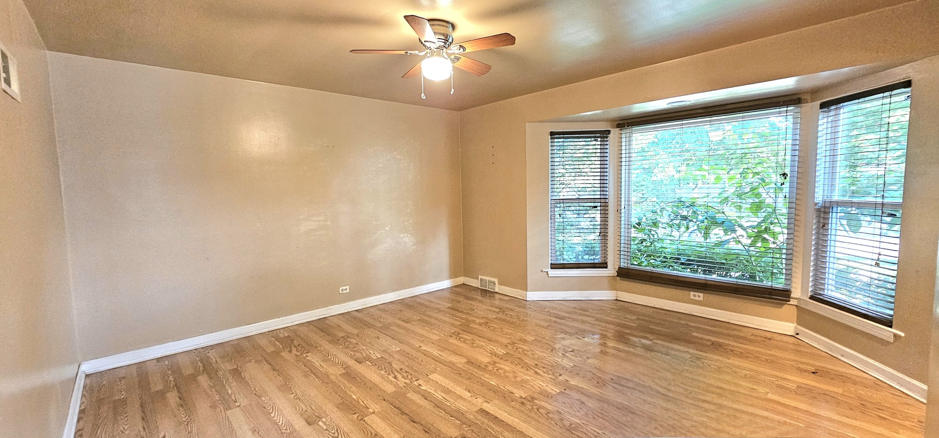 3110 W Jarvis Avenue, Chicago, IL 60645