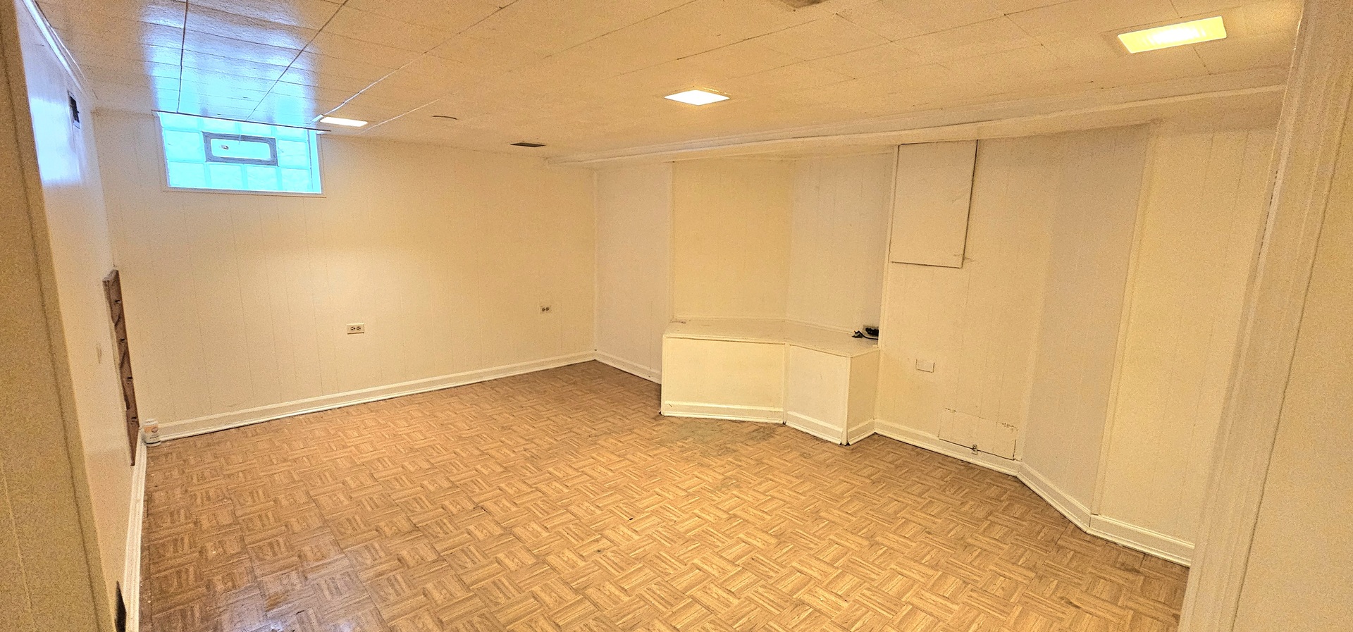 3110 W Jarvis Avenue, Chicago, IL 60645