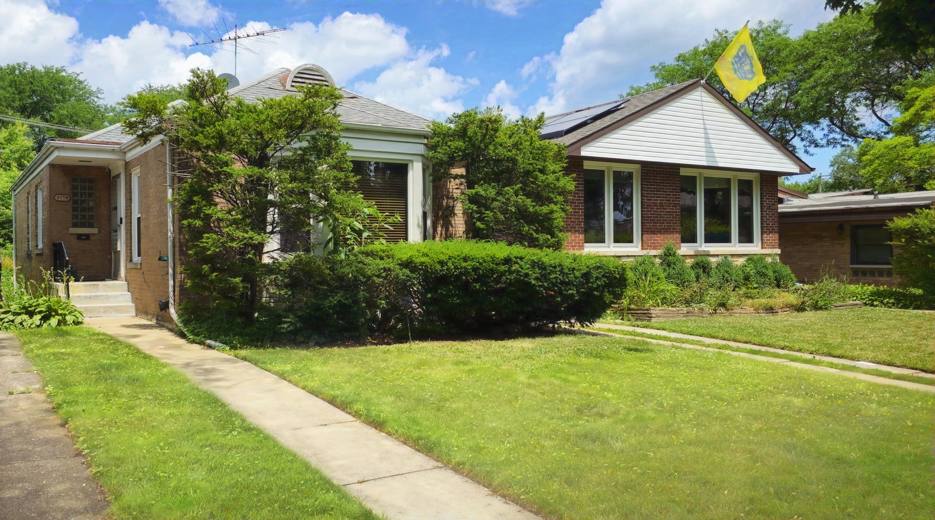 3110 W Jarvis Avenue, Chicago, IL 60645