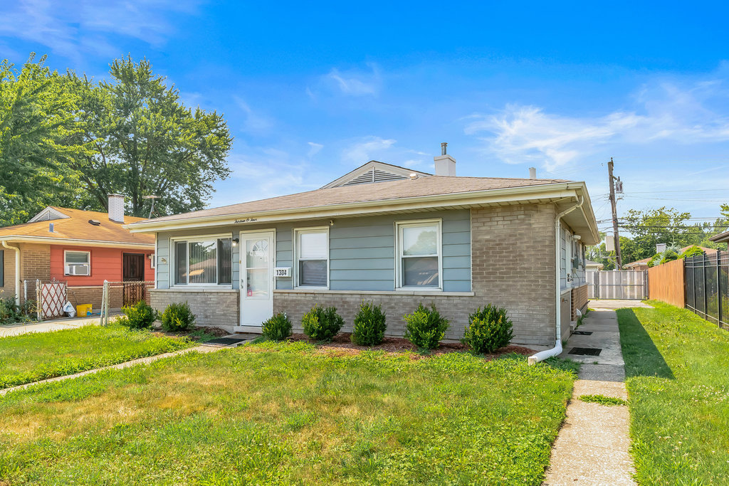 1304 Burnham Avenue, Calumet City, IL 60409