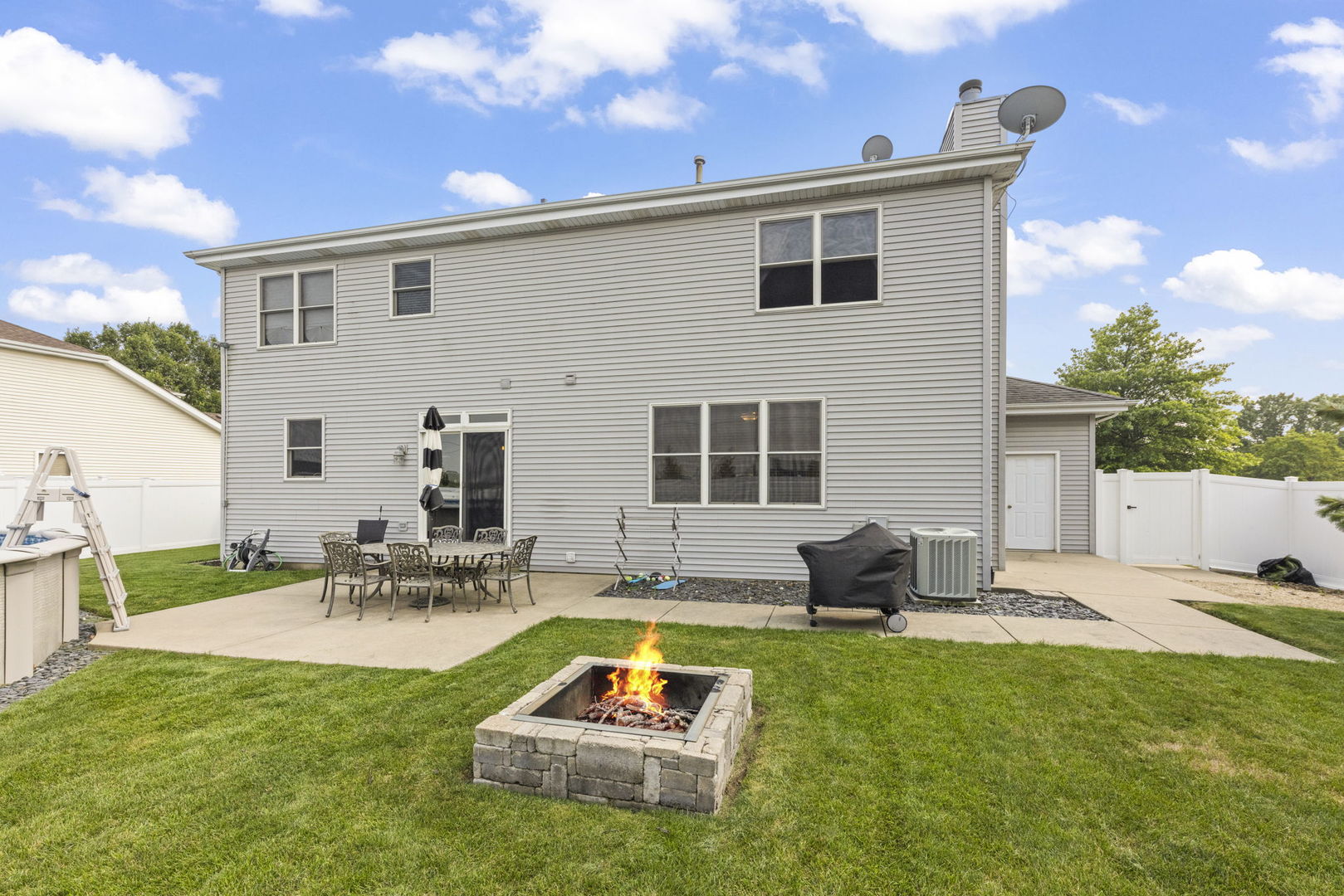15500 Ridgefield Drive, Manhattan, IL 60442