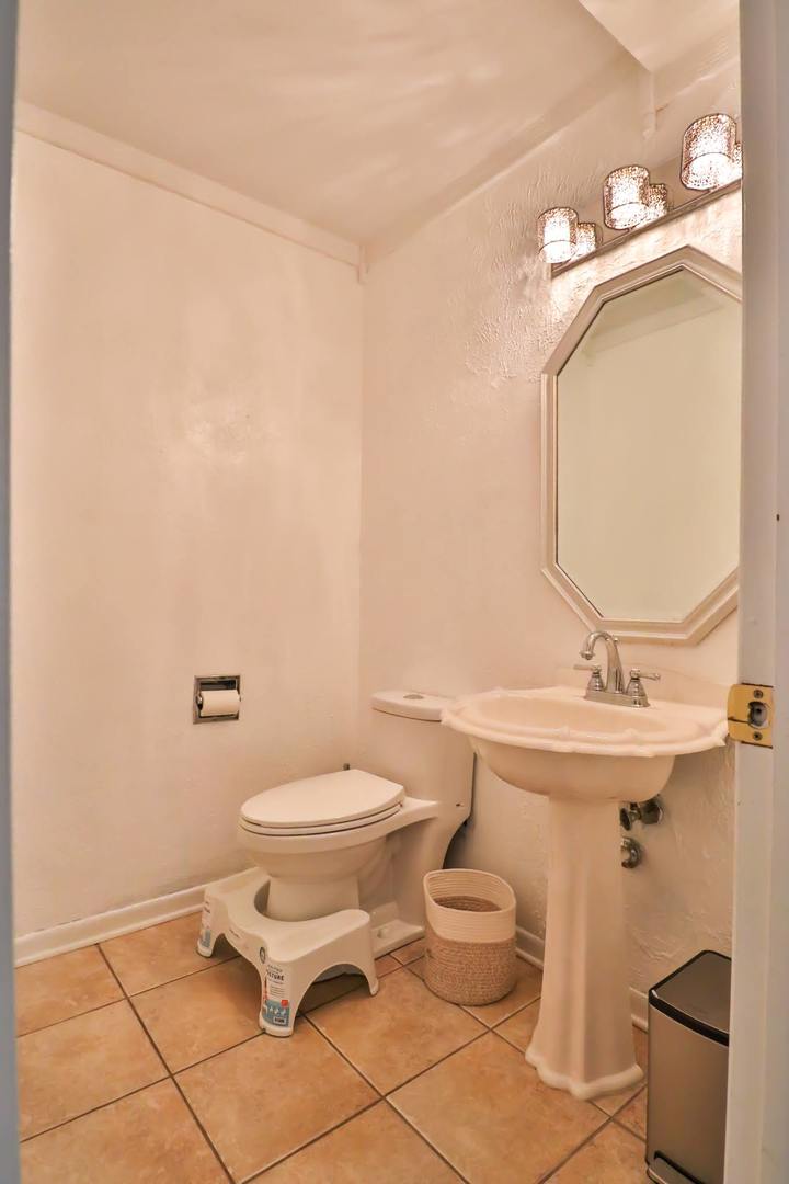 502 S Reuter Drive, Arlington Heights, IL 60005